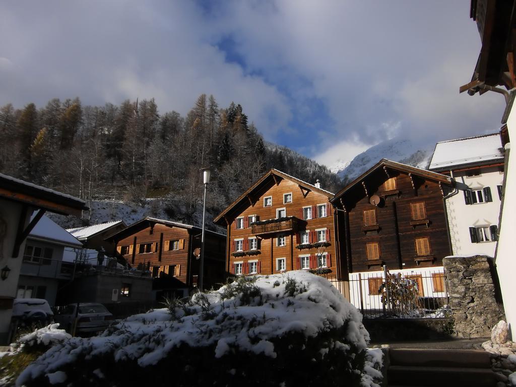 Casa Job - Gasthaus - Sauna, Whirlpool - Trun エクステリア 写真